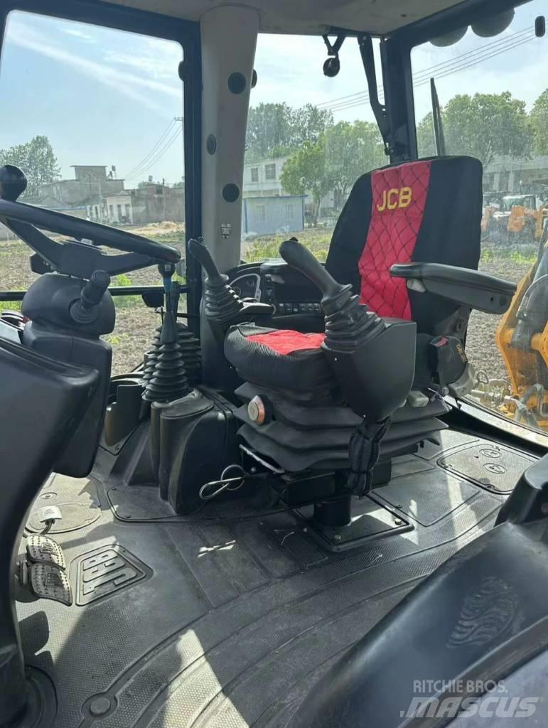 JCB 4 CX Ekskavatori-iekrāvēji