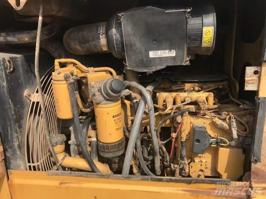 CAT D 5 K Kāpurķēžu buldozeri