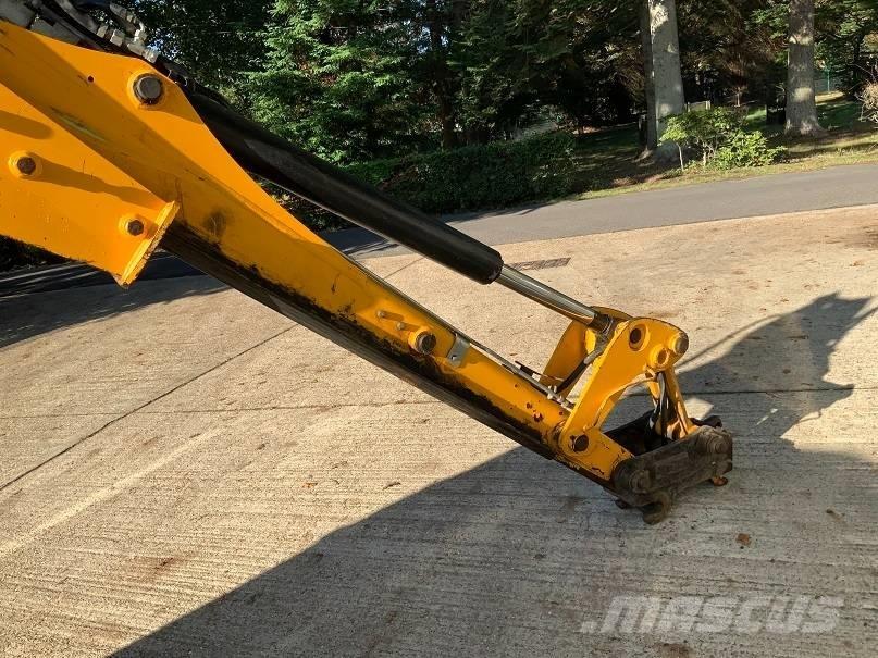 JCB 3CX Plus Ekskavatori-iekrāvēji