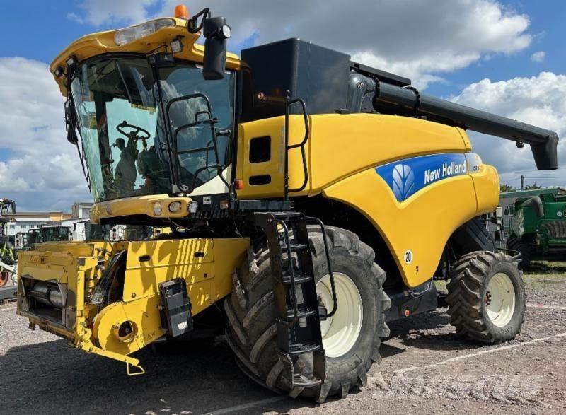New Holland CR 980 Ražas novākšanas kombaini