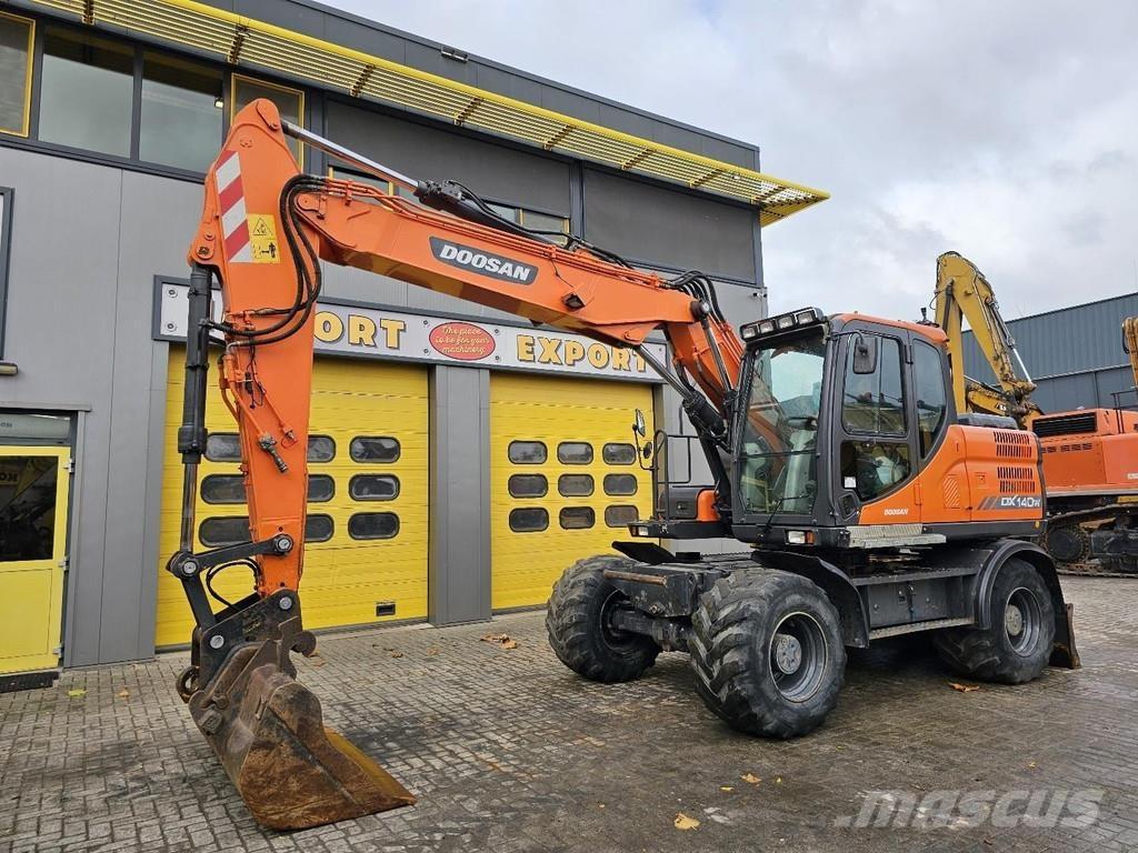 Doosan DX 140W Ekskavatori uz riteņiem