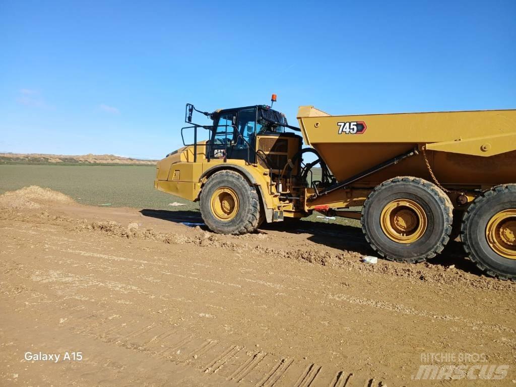 CAT 745 Artikulētie pašizgāzēji