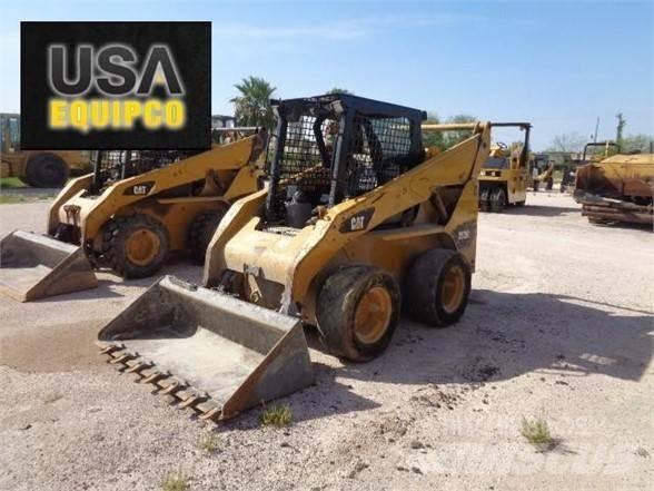 CAT 252B3 Lietoti riteņu kompaktiekrāvēji
