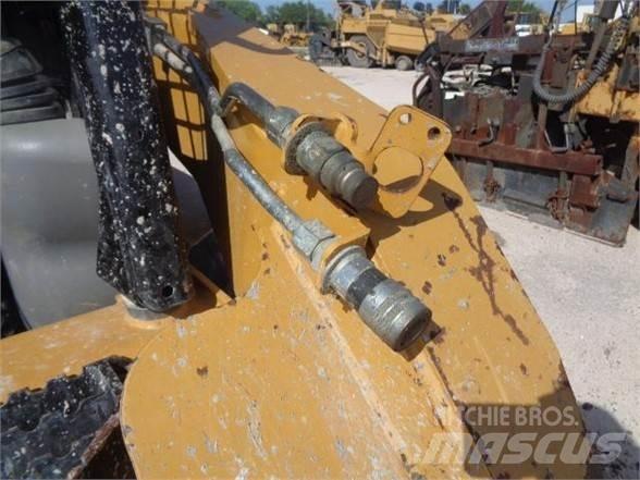 CAT 252B3 Lietoti riteņu kompaktiekrāvēji
