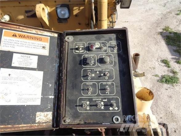 CAT AP-1000B Asfalta klājēji