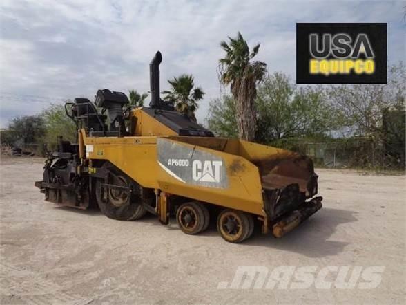 CAT AP-600D Asfalta klājēji