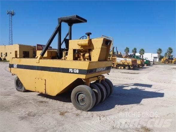 CAT PS-130 Pneimatiskie veltņi