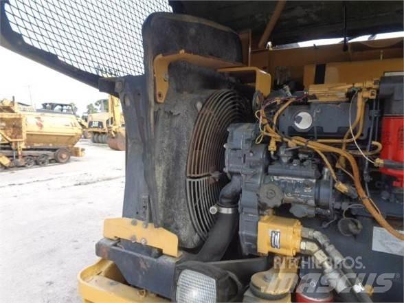 CAT PS-150C Pneimatiskie veltņi