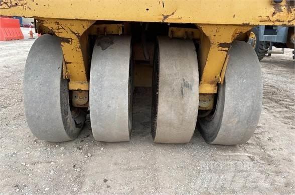 CAT PS-200B Pneimatiskie veltņi