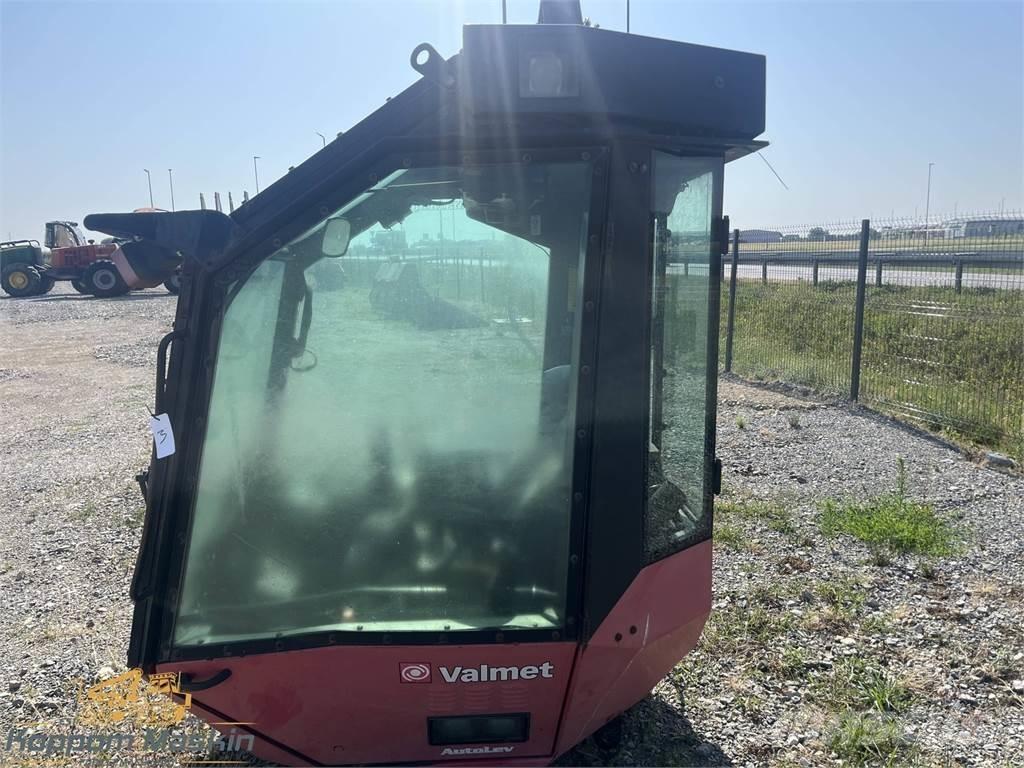 Valmet 911.1 Kabīnes un interjers