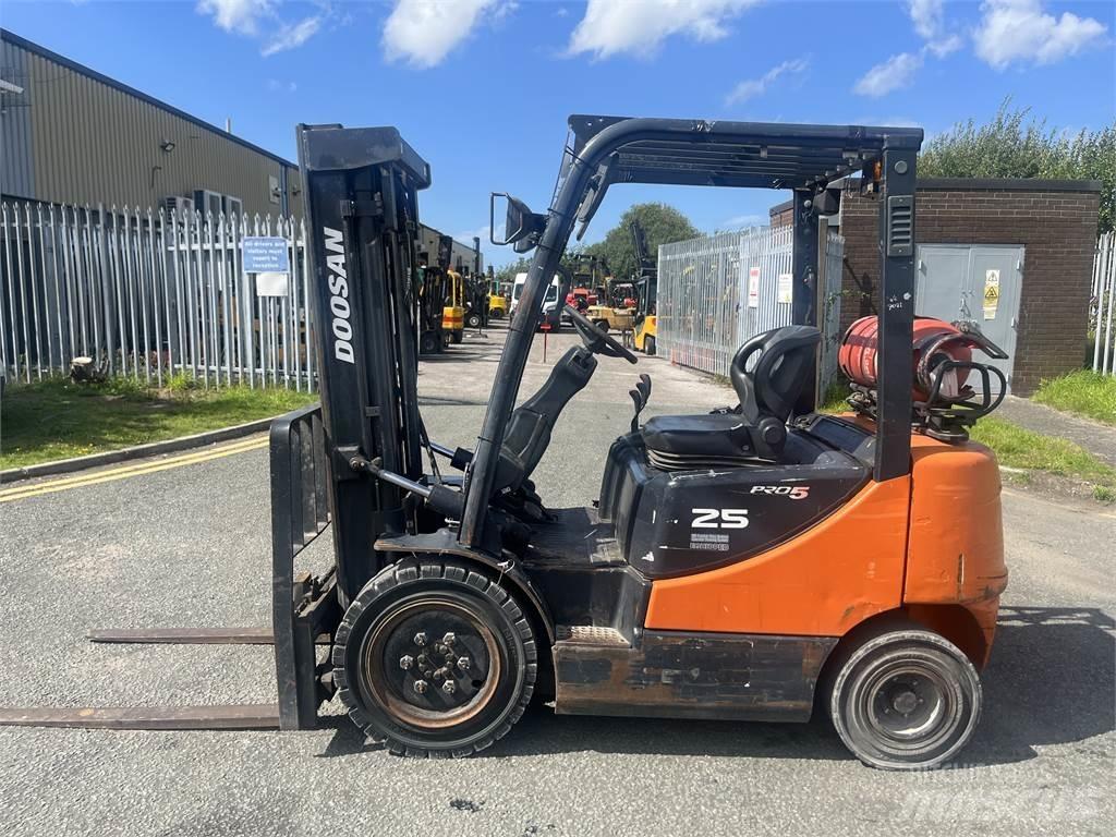 Doosan G25P-5 LPG tehnika