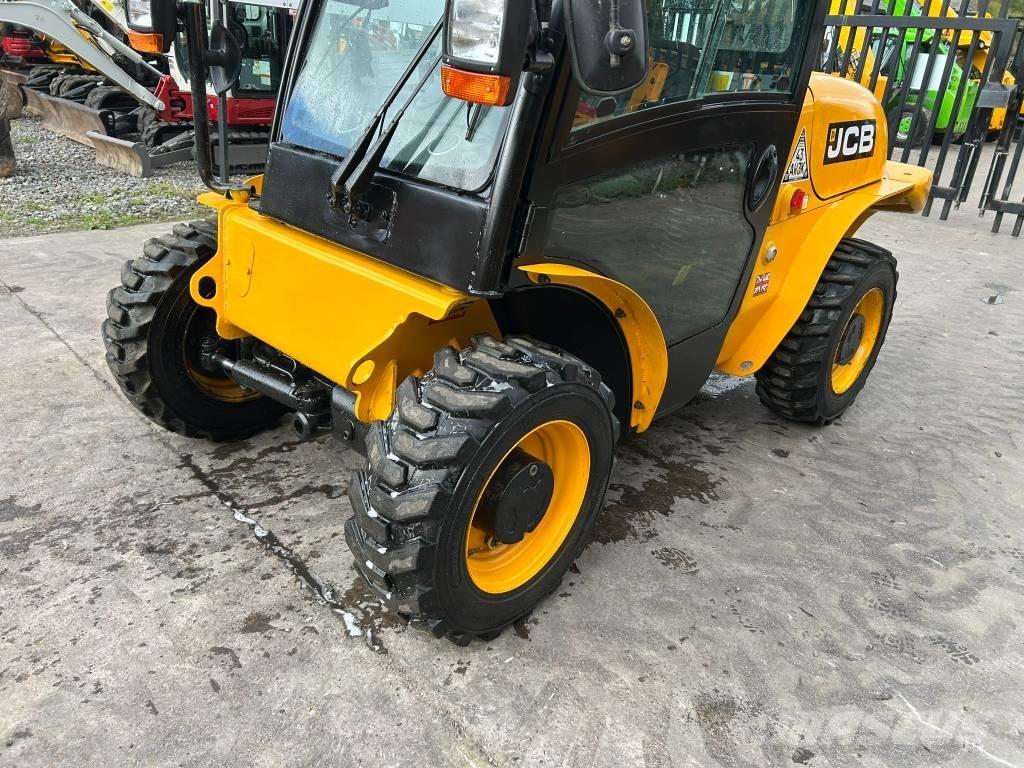 JCB 520-40 Teleskopiskie manipulatori