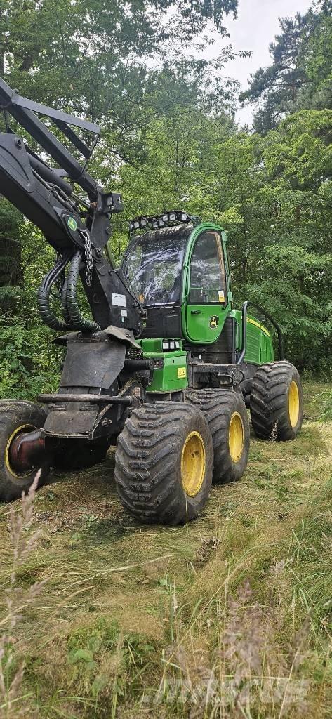 John Deere 1070e Harvesteri