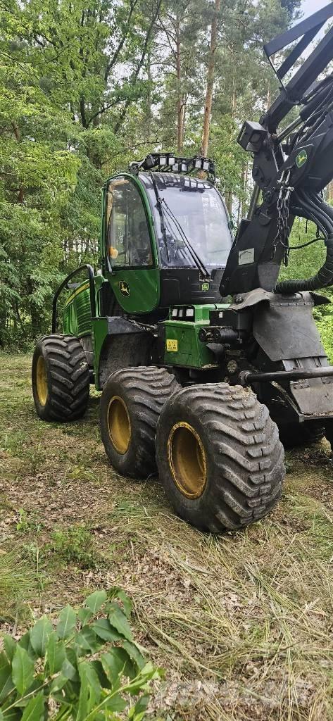 John Deere 1070e Harvesteri