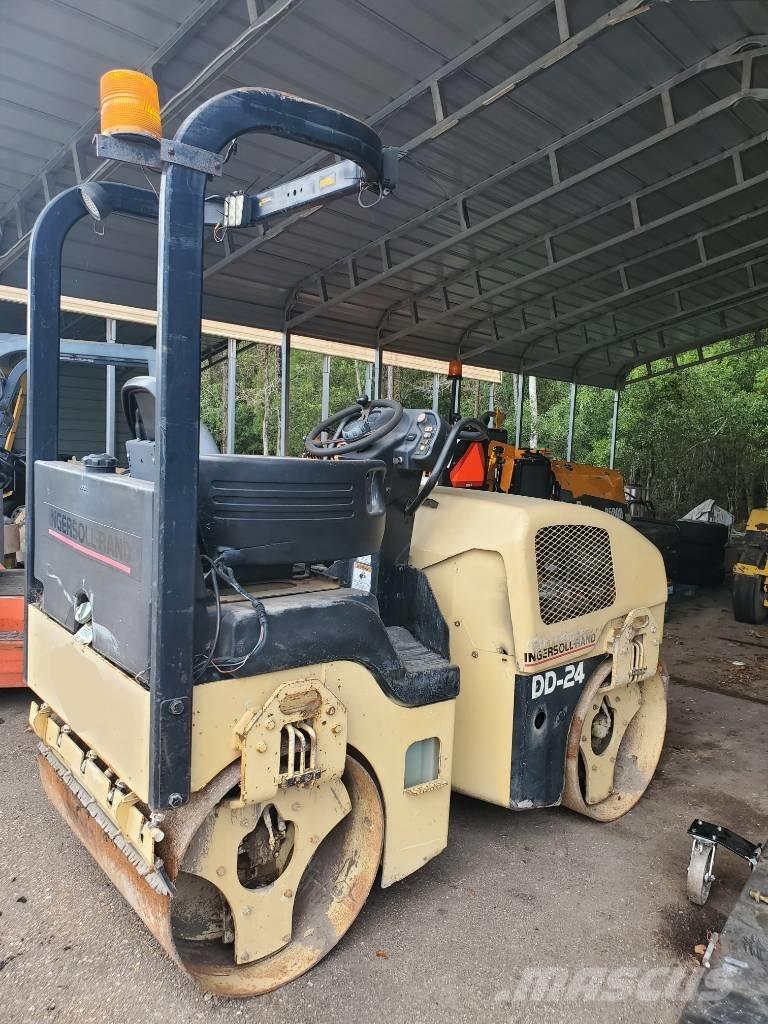 Ingersoll Rand DD 24 Divvalču grunts veltņi