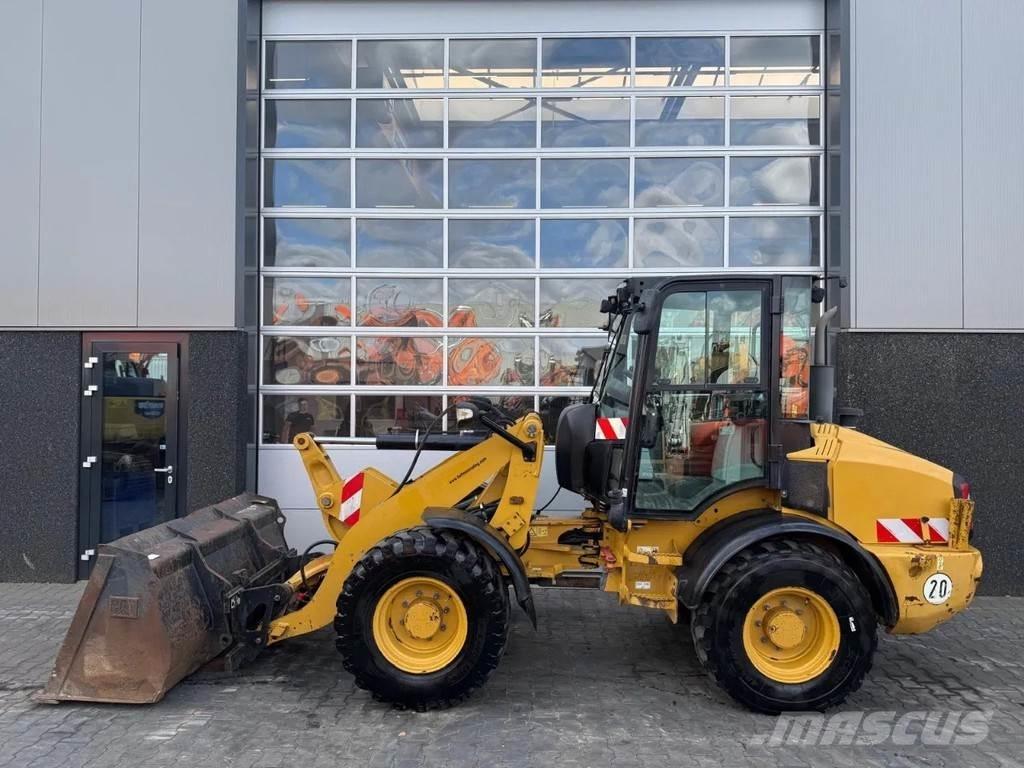 CAT 908H2 Iekrāvēji uz riteņiem