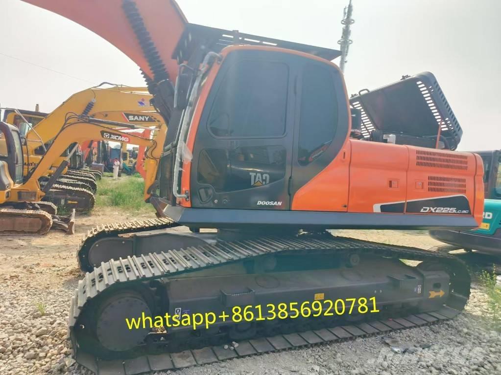 Doosan DX 225 Kāpurķēžu ekskavatori