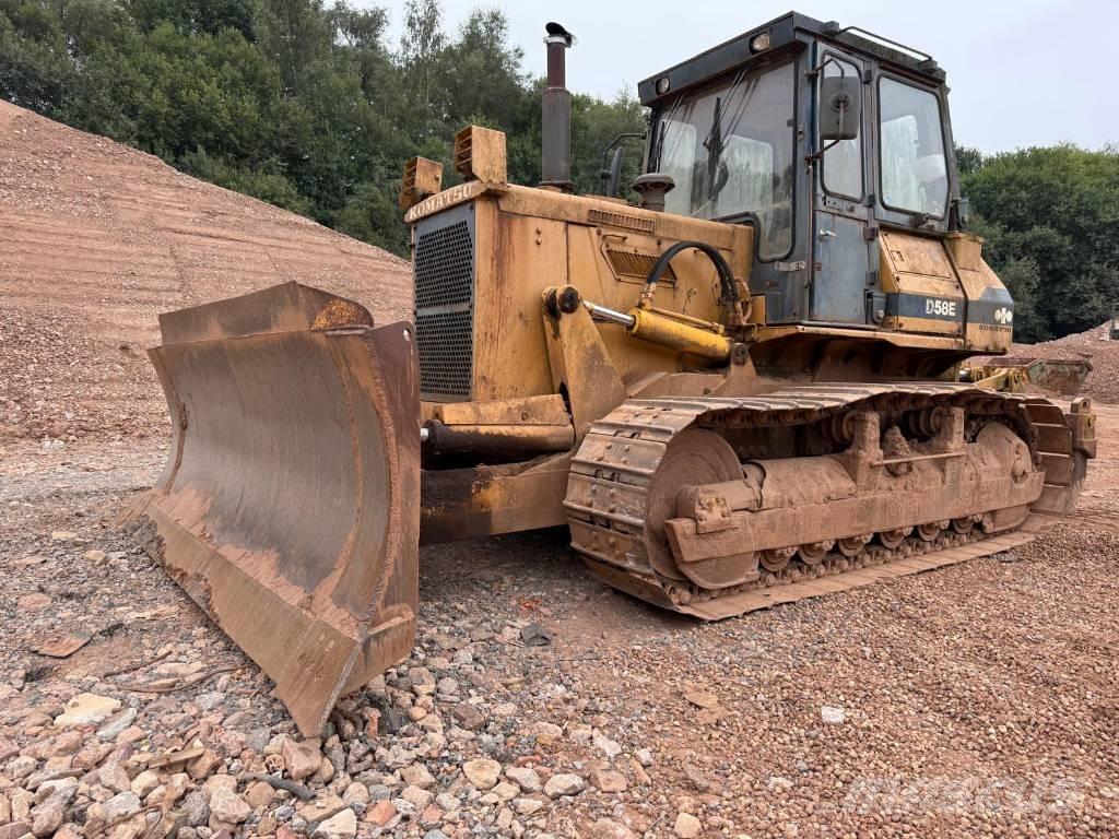 Komatsu D58E-1 Kāpurķēžu buldozeri