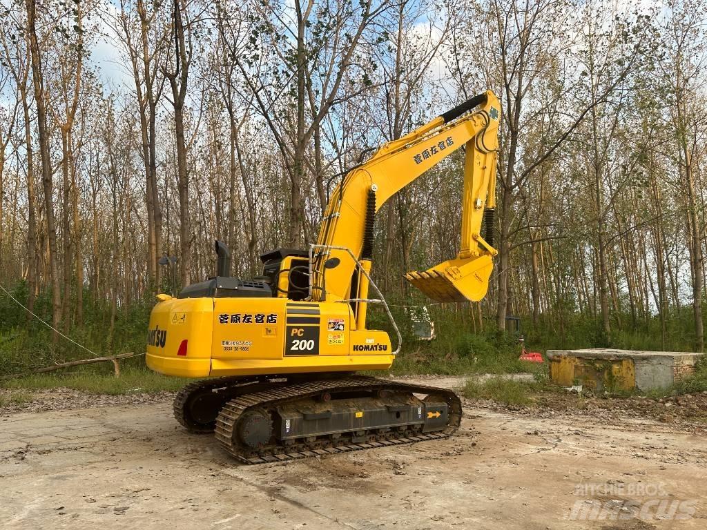 Komatsu PC200-8 Kāpurķēžu ekskavatori
