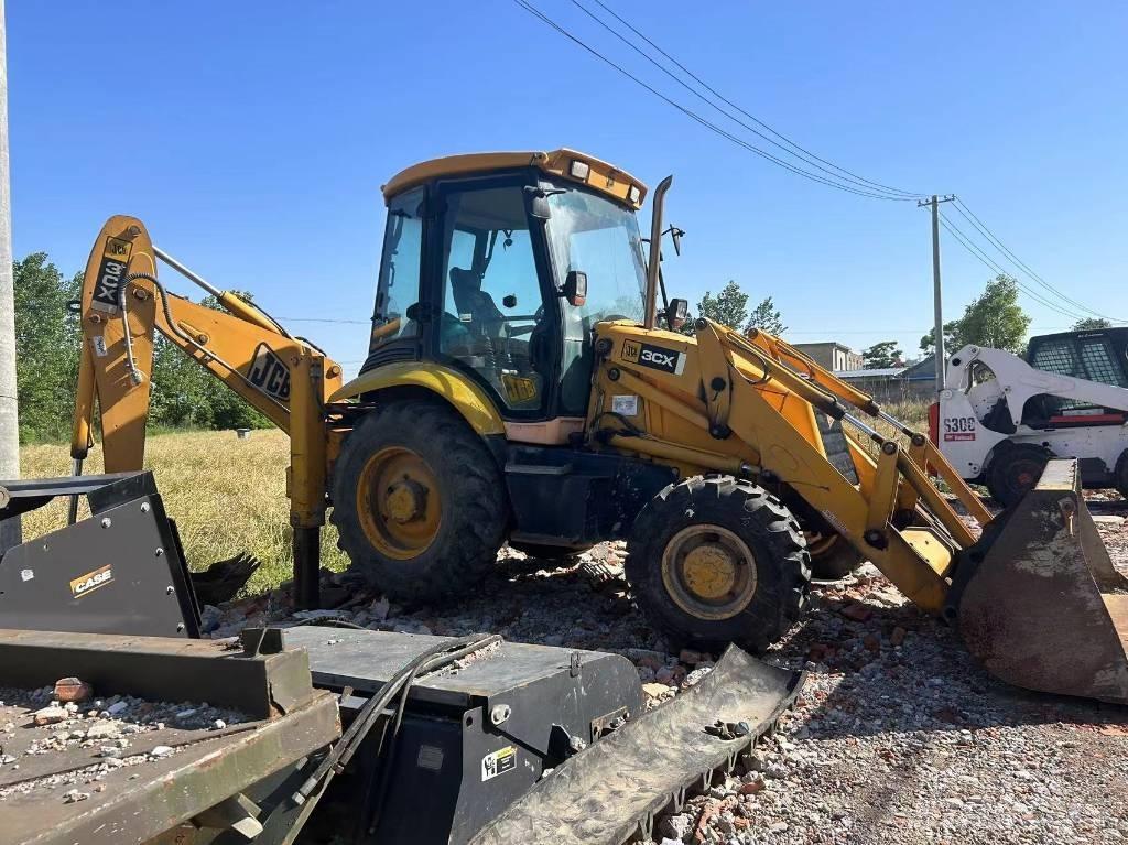 JCB 3CX Ekskavatori-iekrāvēji