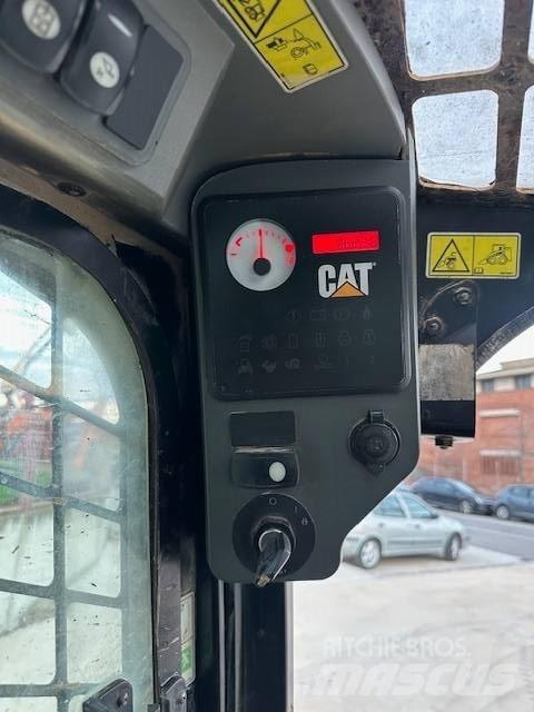 CAT 246 C Lietoti riteņu kompaktiekrāvēji