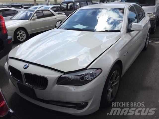 BMW 528i Automašīnas