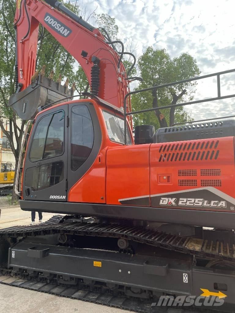 Doosan DX 225 Vidēja lieluma ekskavatori 7 t - 12 t
