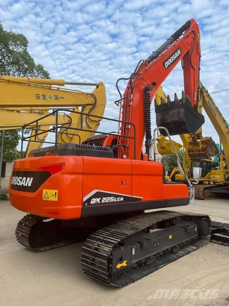 Doosan DX 225 Vidēja lieluma ekskavatori 7 t - 12 t