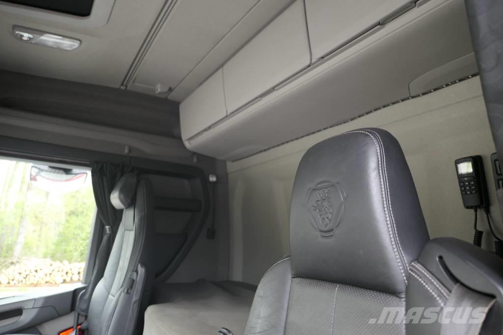 Scania R500 B6x2*4NB Treileri ar āķi