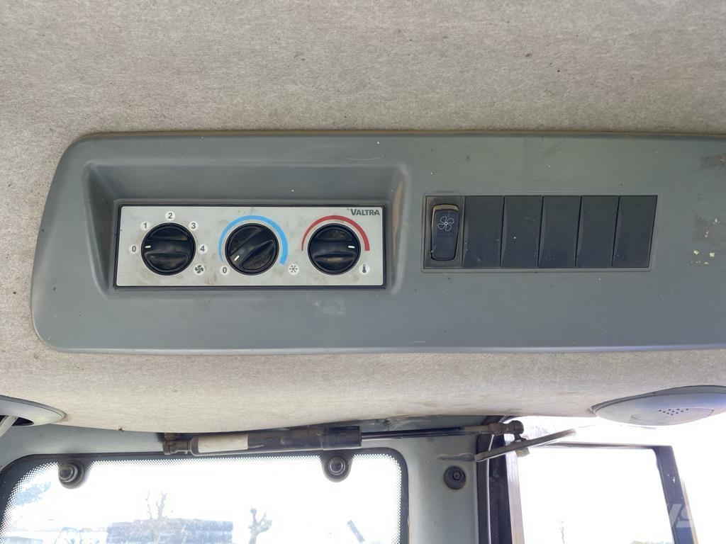 Valtra N92 HITECH Traktori