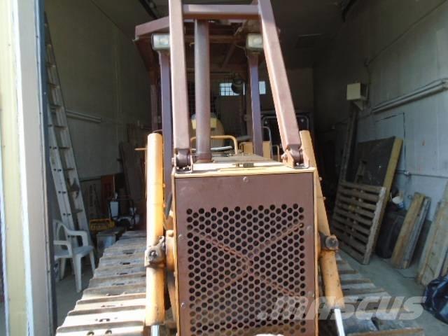 CASE 450 C Kāpurķēžu iekrāvēji