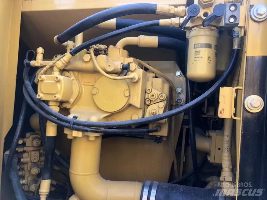 CAT 318C Kāpurķēžu ekskavatori