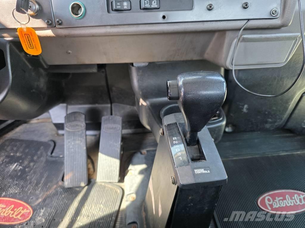 Peterbilt 335 Šasija ar kabīni