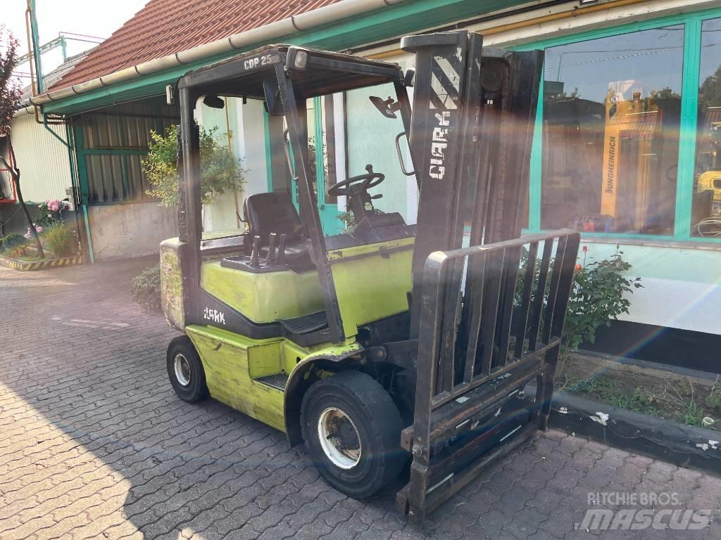 Clark CDP 25 V-4169 Tehnika ar dīzeļa dzinēju