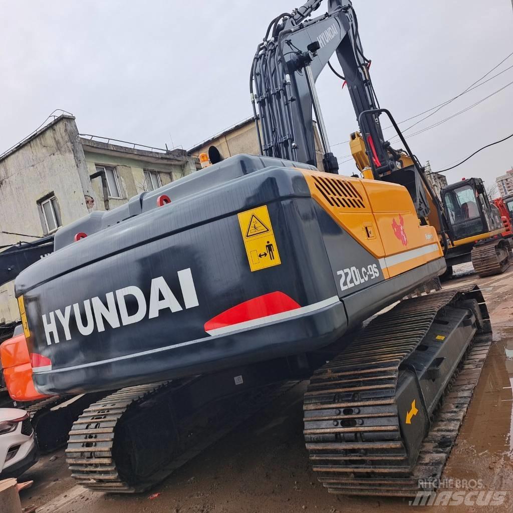 Hyundai 220 LC-9s Kāpurķēžu ekskavatori