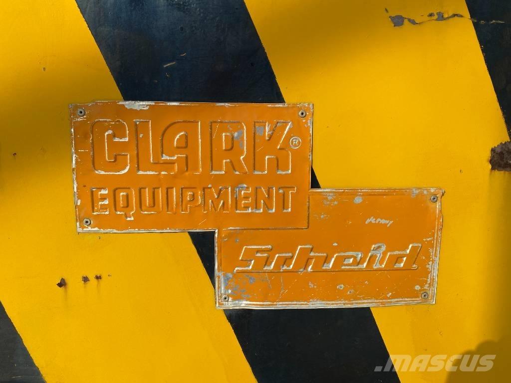 Clark Equipment Riepas, riteņi un diski