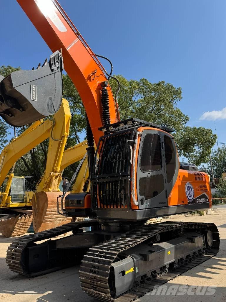 Doosan DX 225 Kāpurķēžu ekskavatori