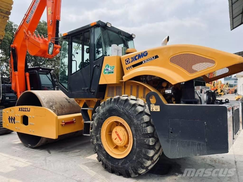 XCMG XS 223 J Vienvalča grunts veltņi