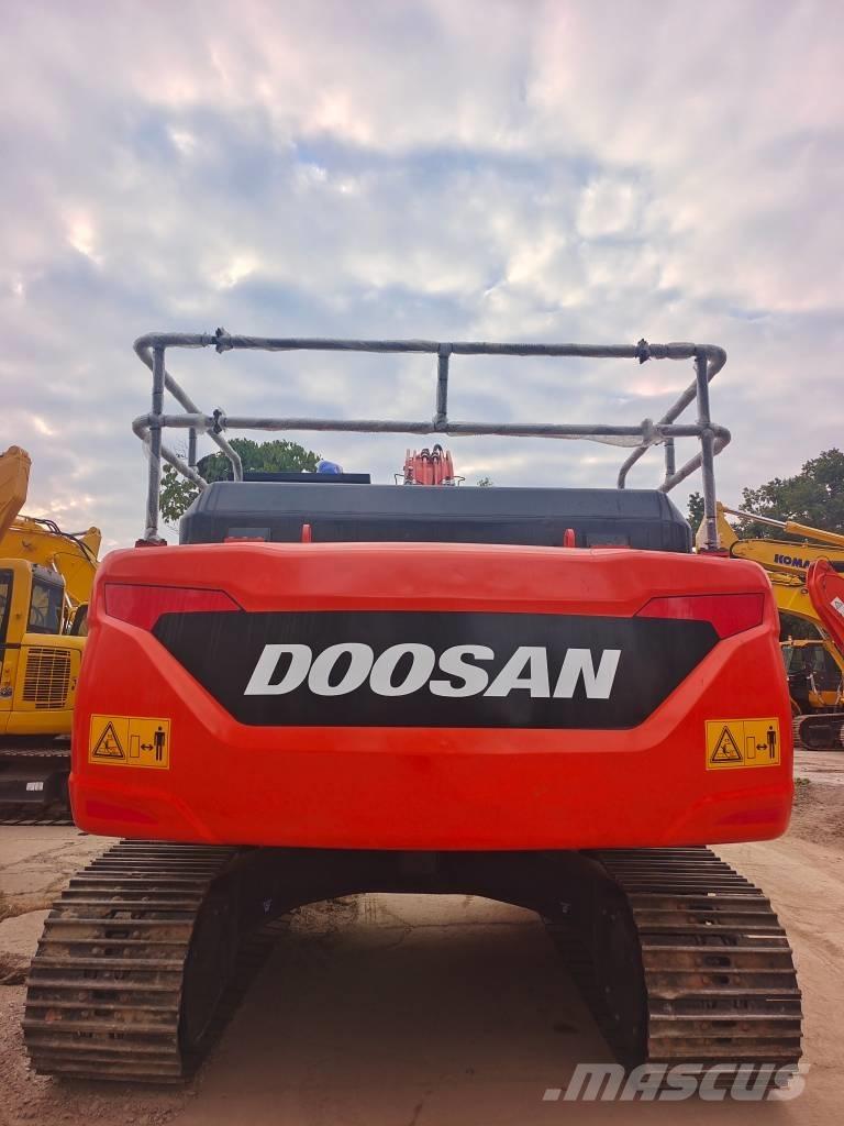 Doosan DX 225 Kāpurķēžu ekskavatori