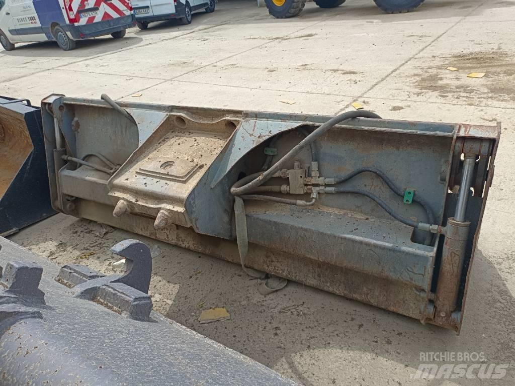 Mecalac 4x1 Kausi