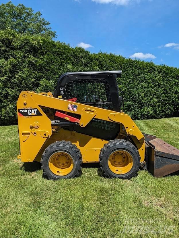 CAT 226 D Lietoti riteņu kompaktiekrāvēji