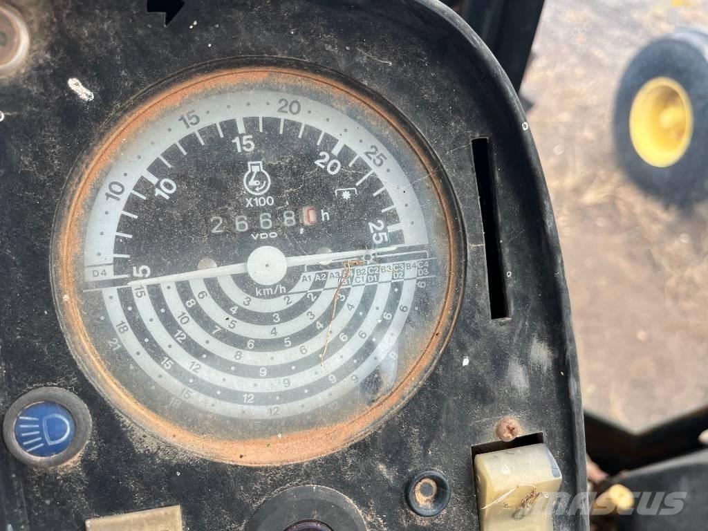 John Deere 4240 S Traktori