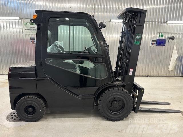 Toyota 52-8 FD 30 Tehnika ar dīzeļa dzinēju