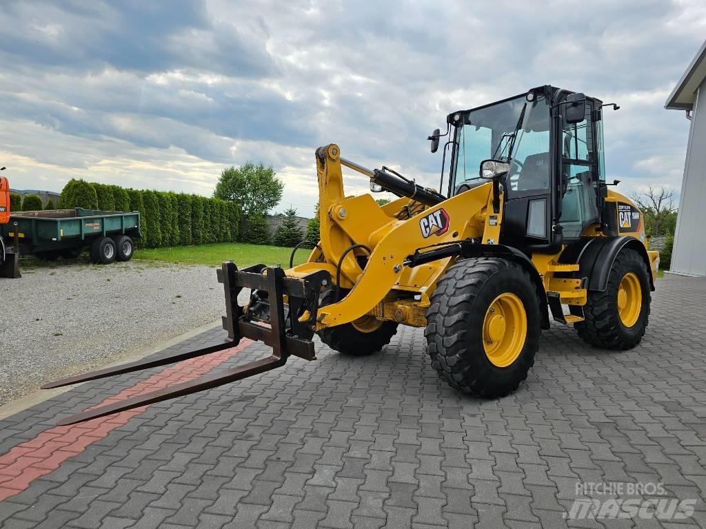 CAT 908 M Iekrāvēji uz riteņiem
