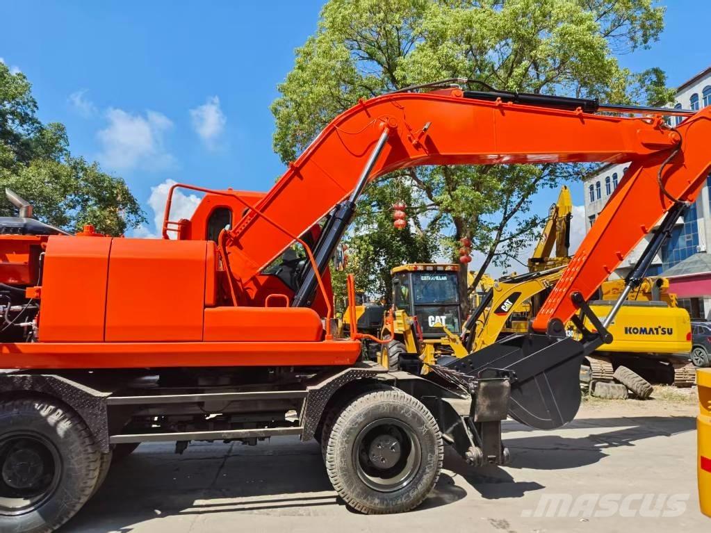 Doosan DH 210 W-7 Ekskavatori uz riteņiem
