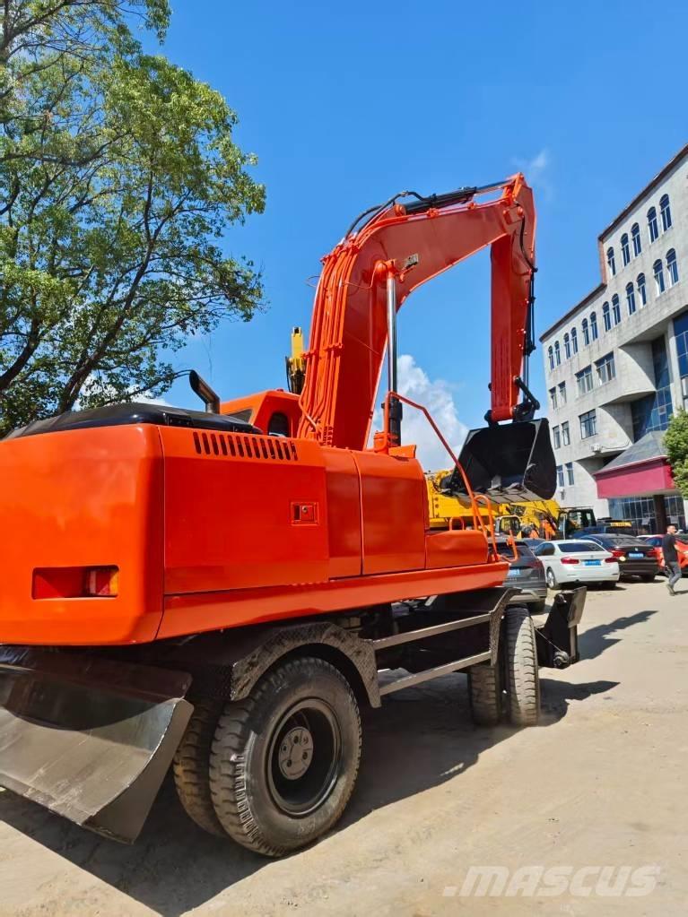 Doosan DH 210 W-7 Ekskavatori uz riteņiem
