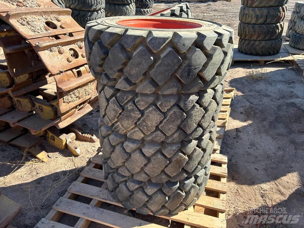 Bobcat 10x16.5 Tires Riepas, riteņi un diski