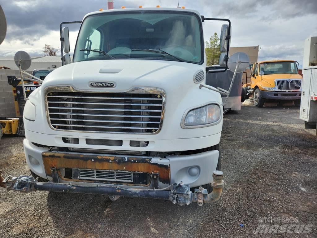 Freightliner M2-106 Ūdens mašīnas