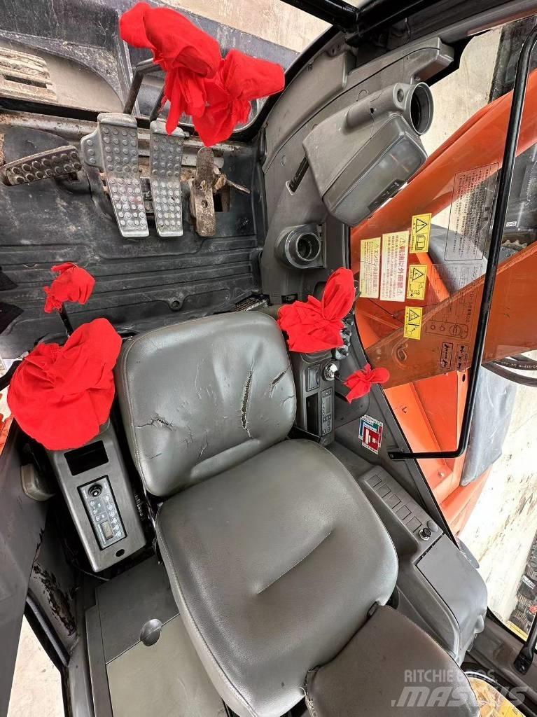 Hitachi ZX 75 Kāpurķēžu ekskavatori