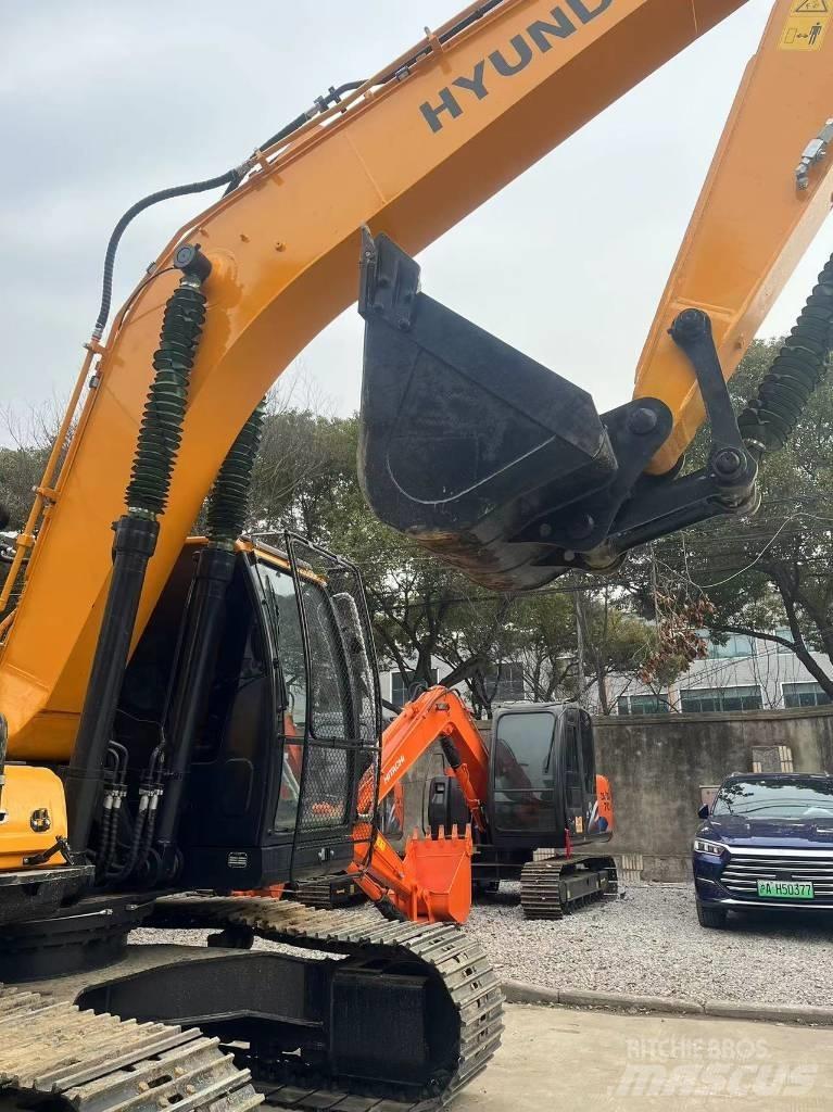 Hyundai R220-9S Ekskavatori uz riteņiem